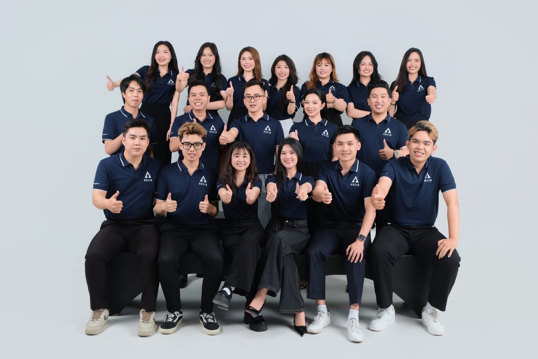 Tập thể ALPHA MKT - Đồng phục thường ngày